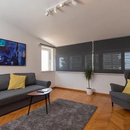 Romance - One Bedroom With Patio R3 *