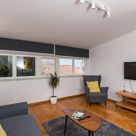 아파트 Romance - One Bedroom With Patio R3