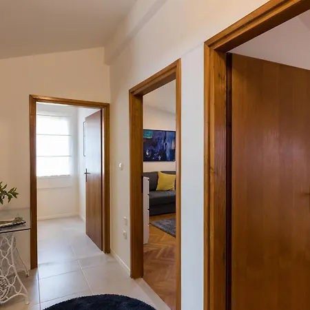 Romance - One Bedroom With Patio R3 *