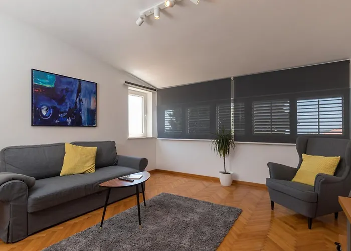 Romance - One Bedroom With Patio R3 *