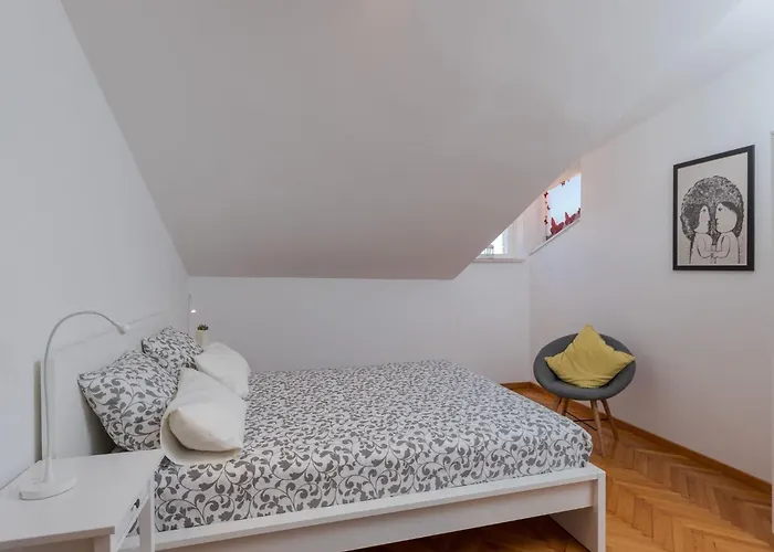 Romance - One Bedroom With Patio R3