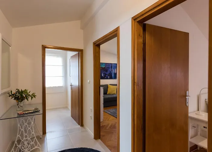 Romance - One Bedroom With Patio R3 *