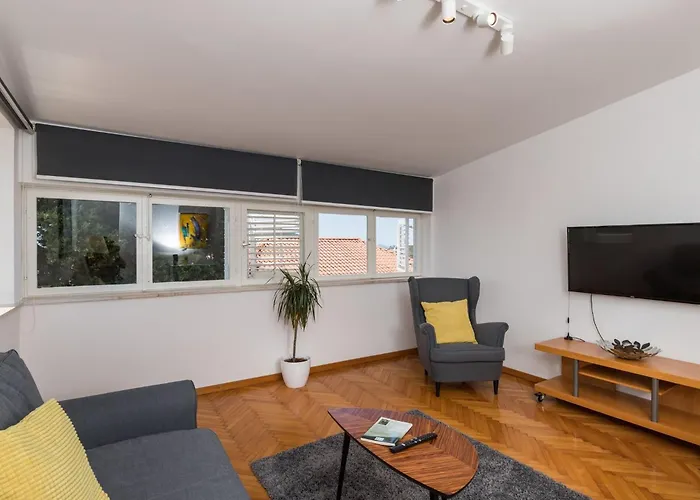 Apartman Romance - One Bedroom With Patio R3