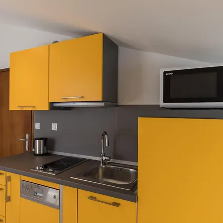 Romance - One Bedroom With Patio R3 Apartment *